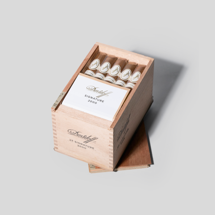 Davidoff Signature 2000 box 25 — smooth medium-bodied Dominican cigar Hong Kong
