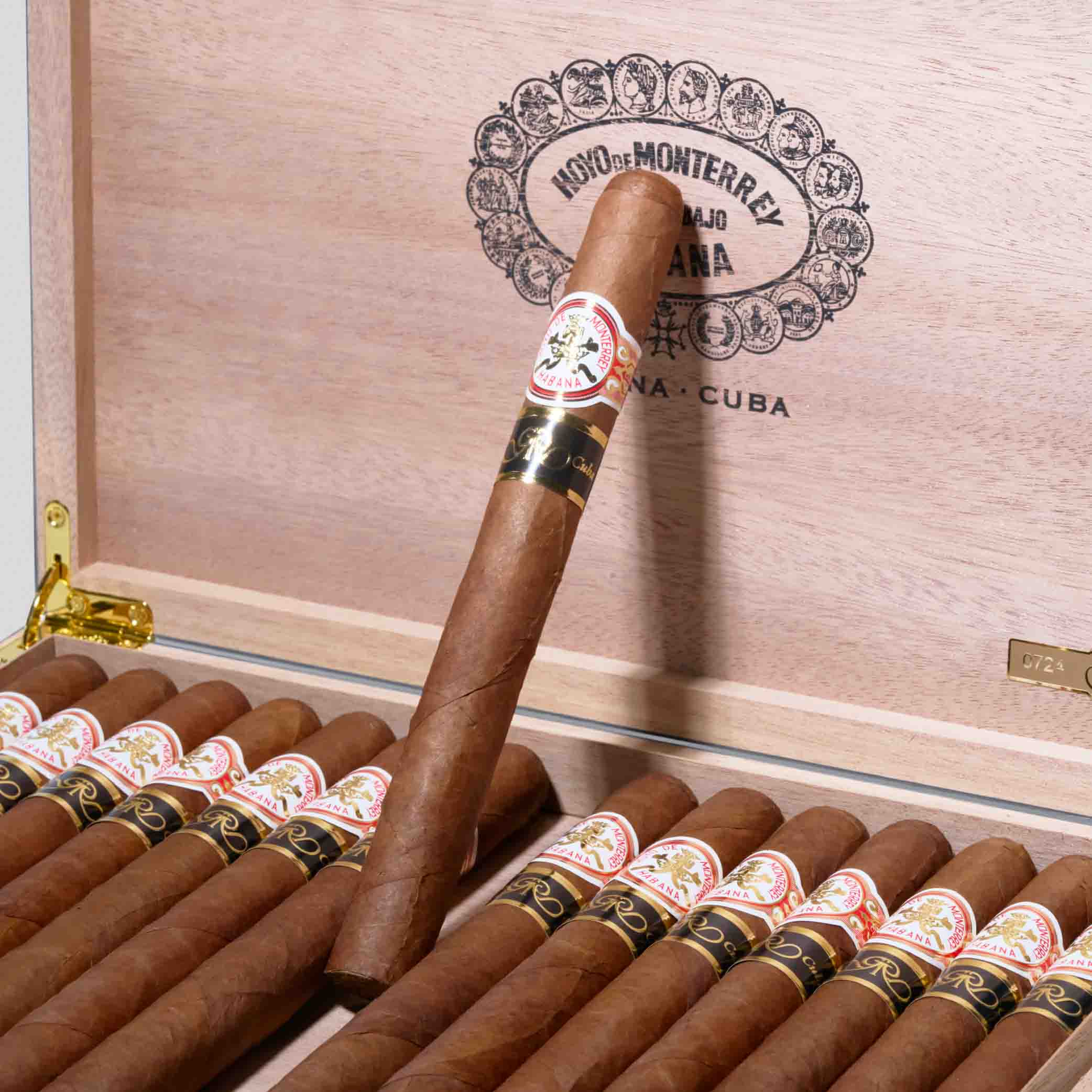 Gran Reserva Cosecha Double Corona 2013 | Box 15 | Hoyo de Monterrey cigar - HK Migratory cigars