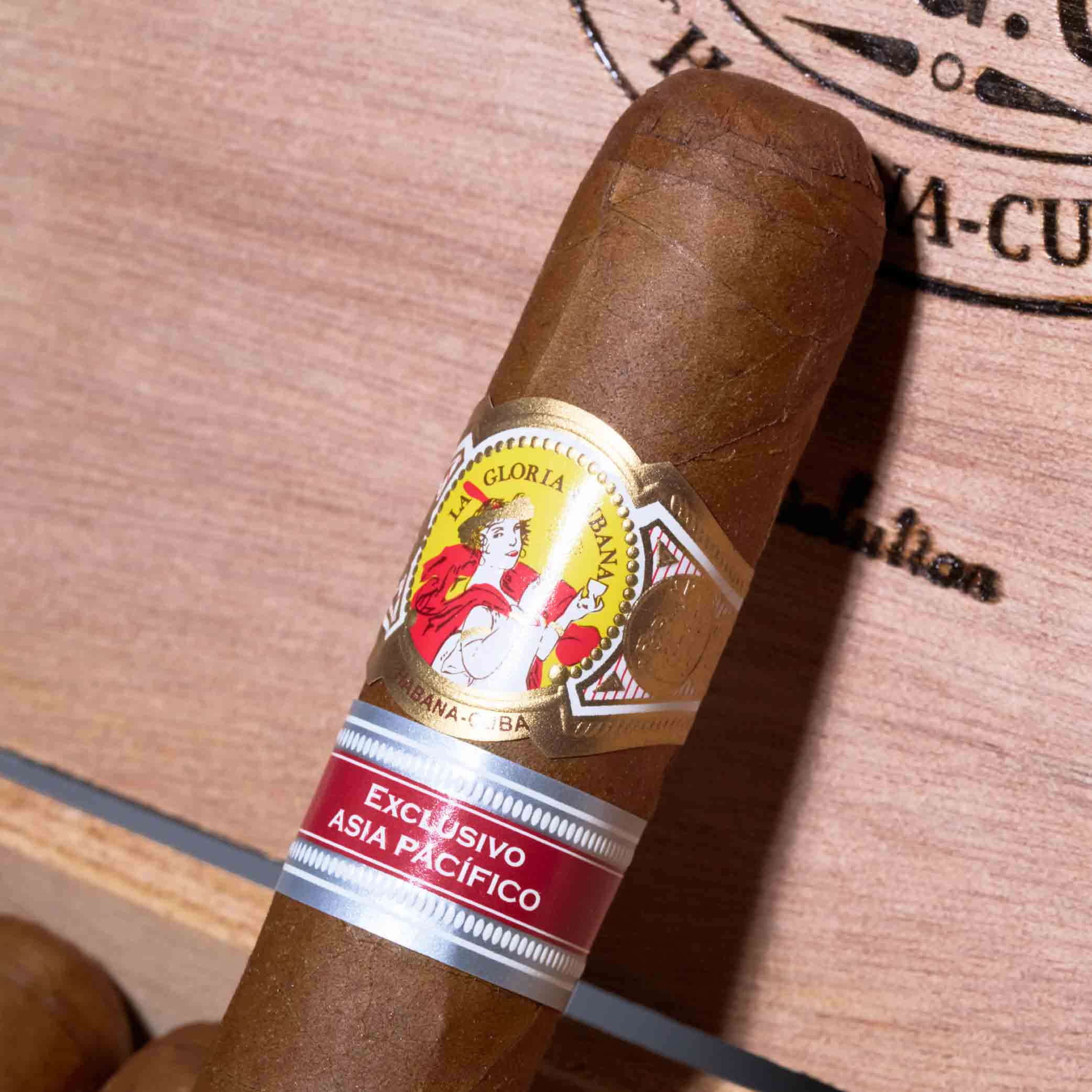 Revolutio Edicion Regional Asia Pacifico (Vintage 2015) | Box 25 | La Gloria Cubana cigar - HK Migratory cigars