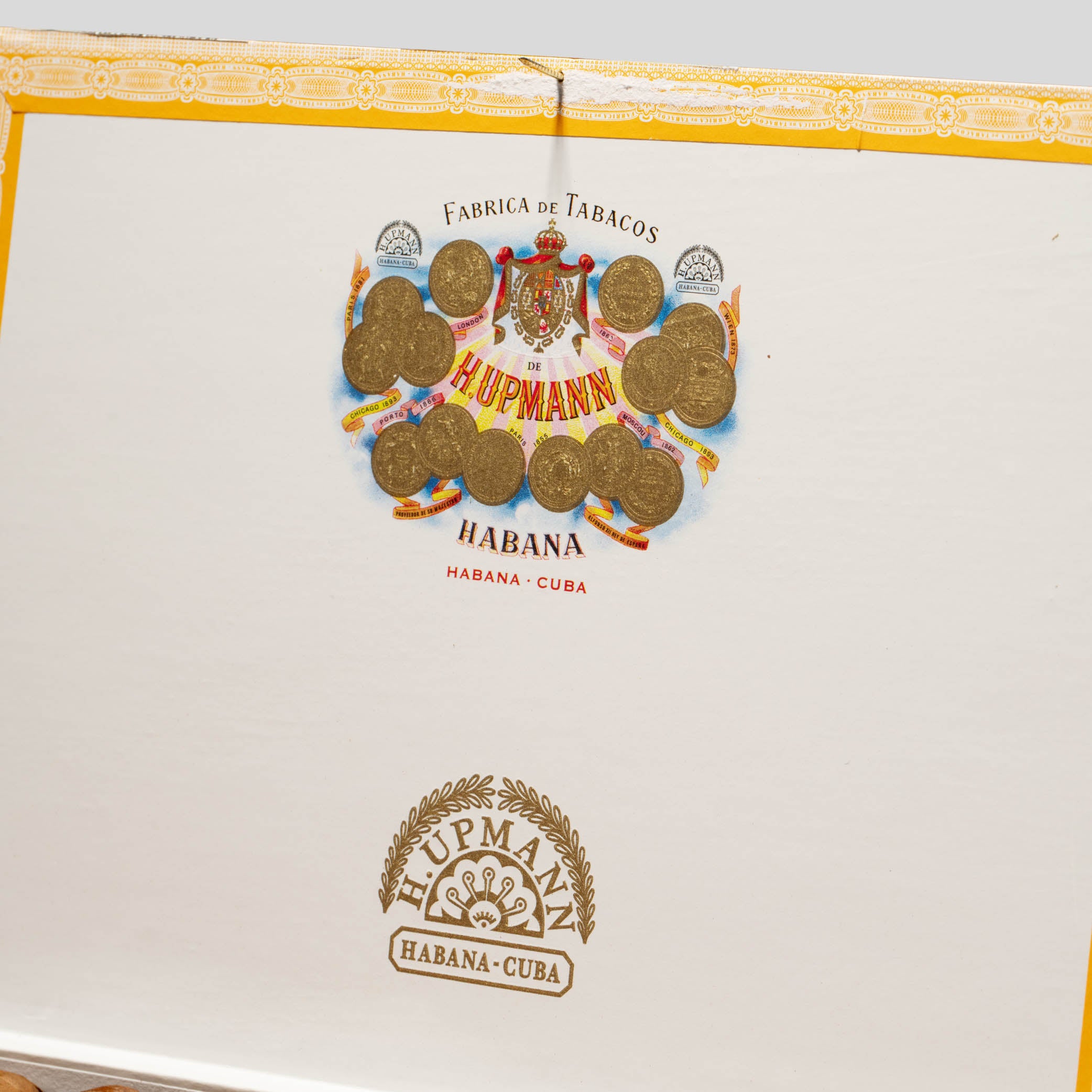 Royal Robusto LCDH | Box 10 | H.Upmann cigar - HK Migratory cigars