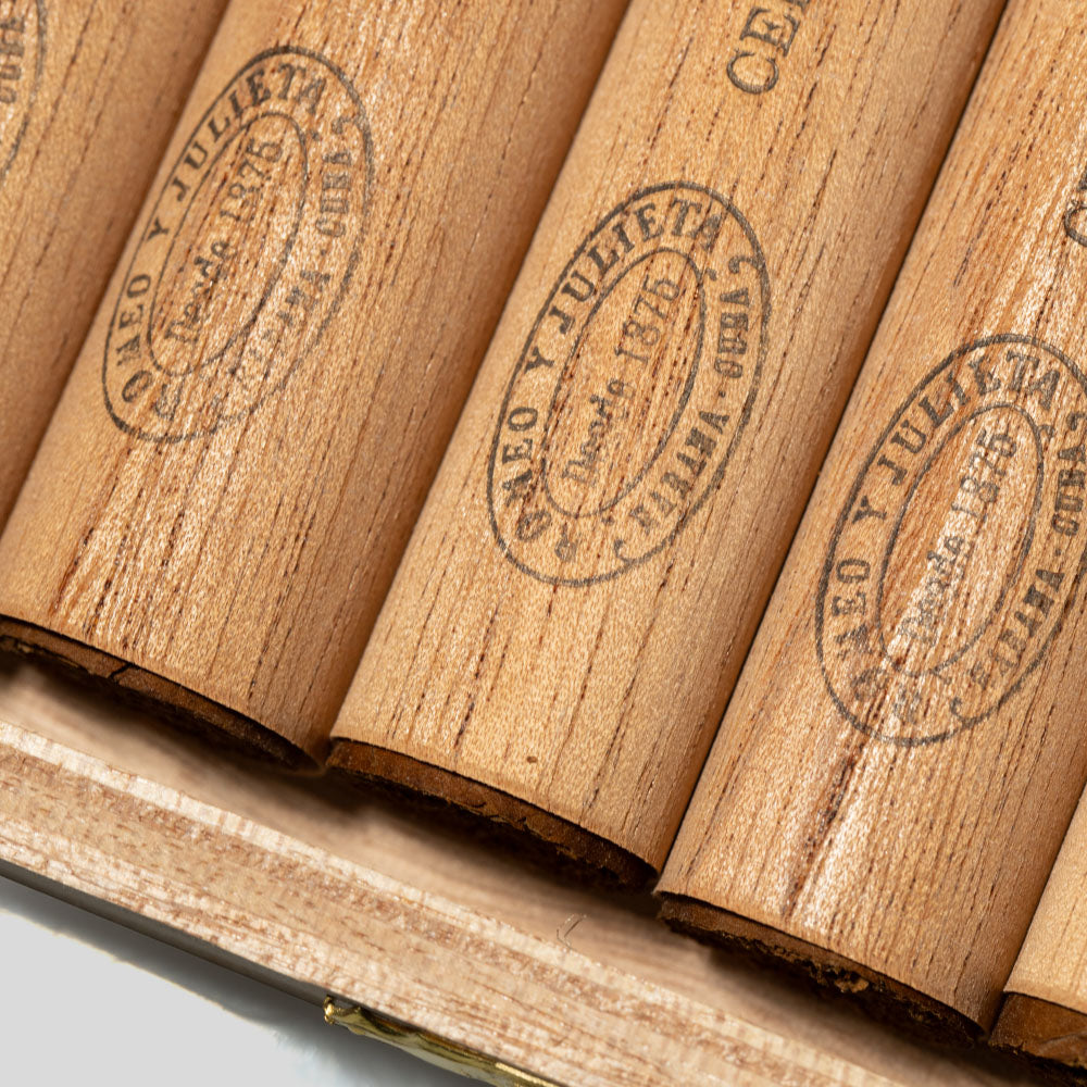 Cedros de luxe LCDH | Box 10 | Romeo y Julieta cigar - HK Migratory cigars