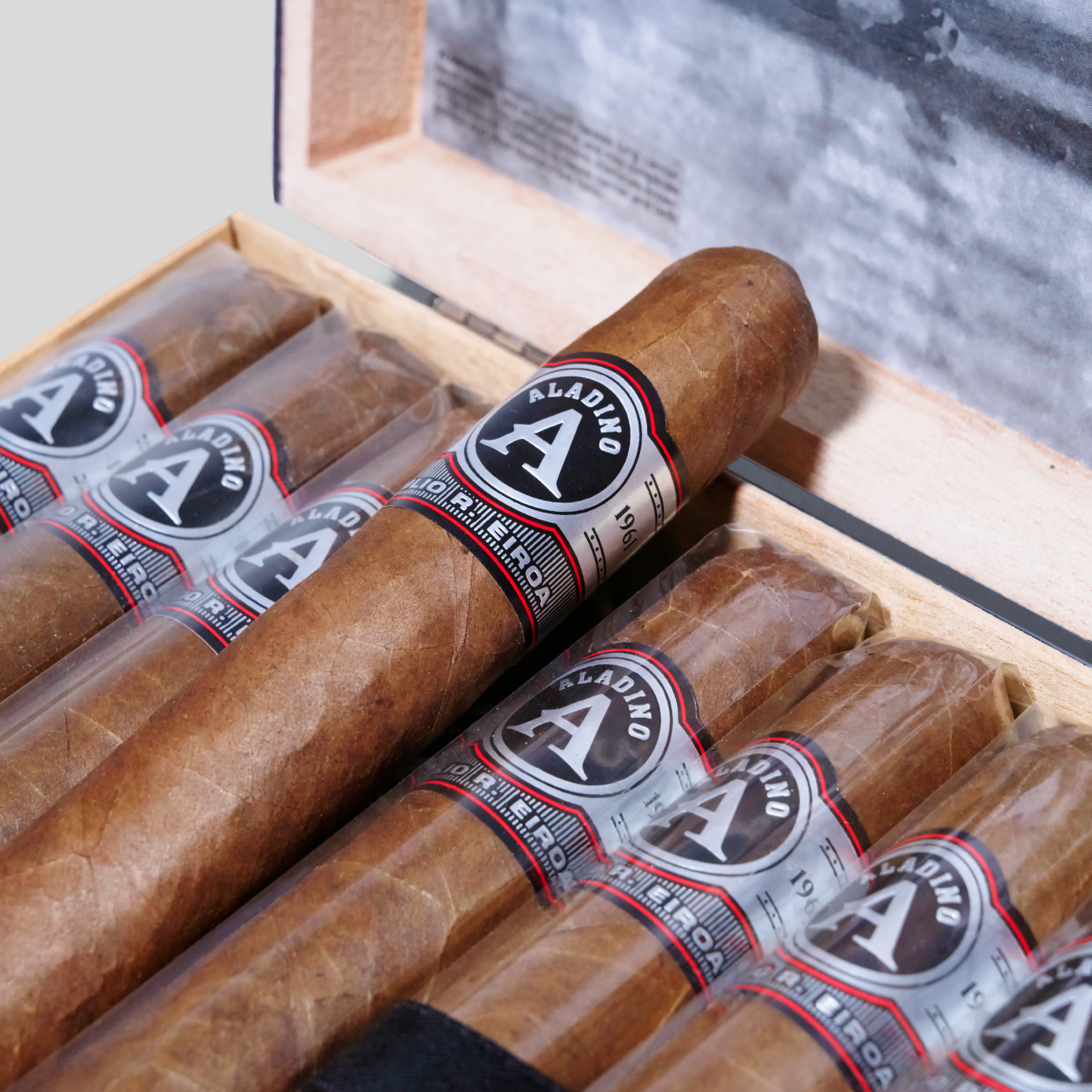 Aladino Fuma Noche Super Toro New World cigars selection​