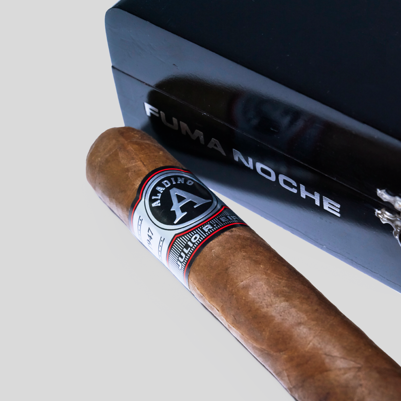 Aladino Fuma Noche Super Toro New World cigars selection​