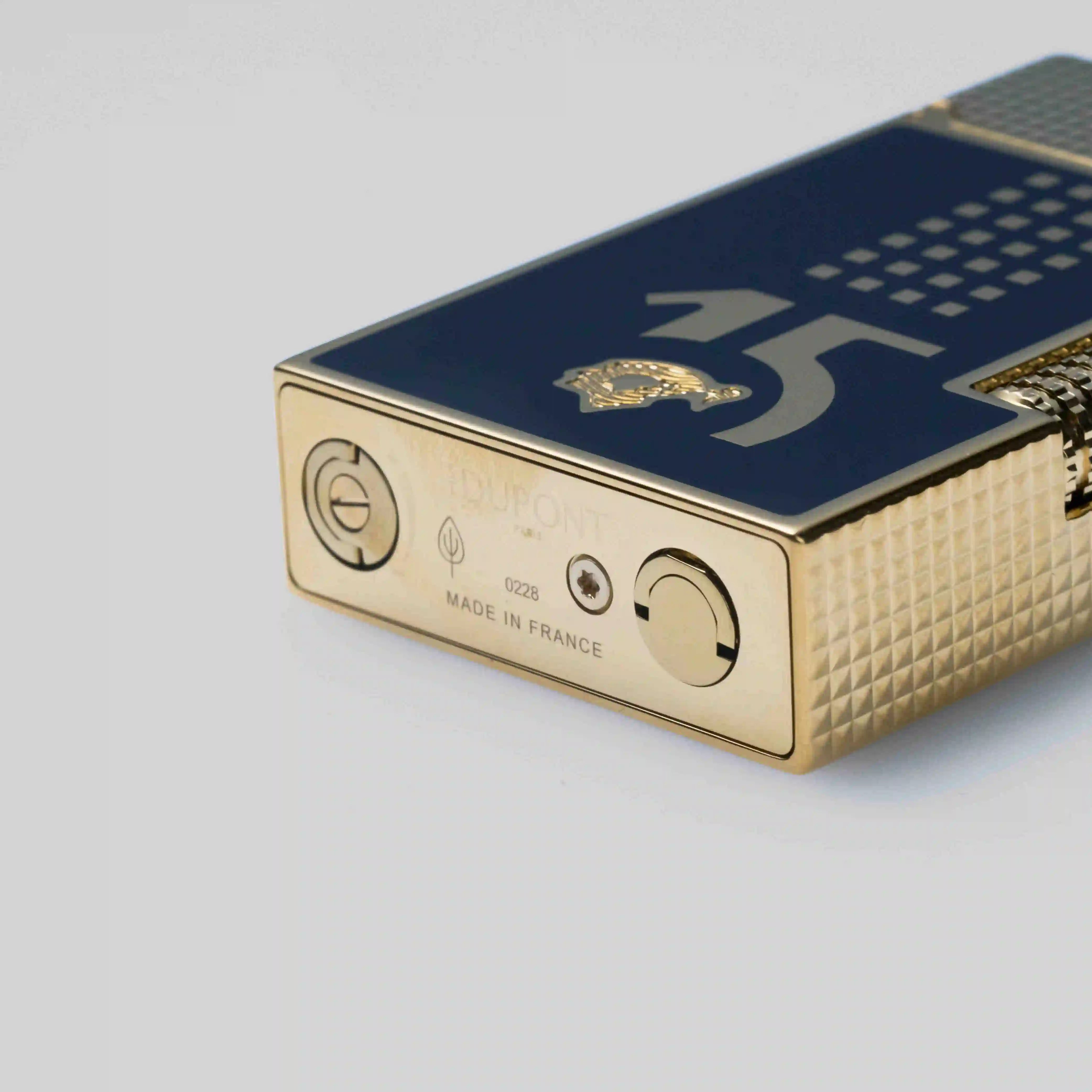 Li LE Grand Cling Behike Black / Yellow Gold Lighter