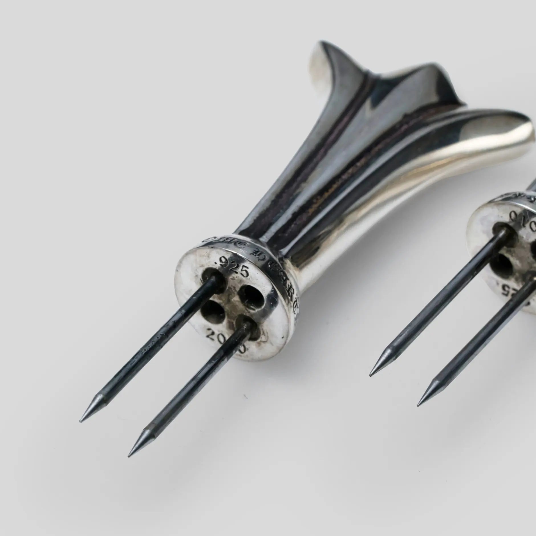 Crosstail Corn Cob Holder