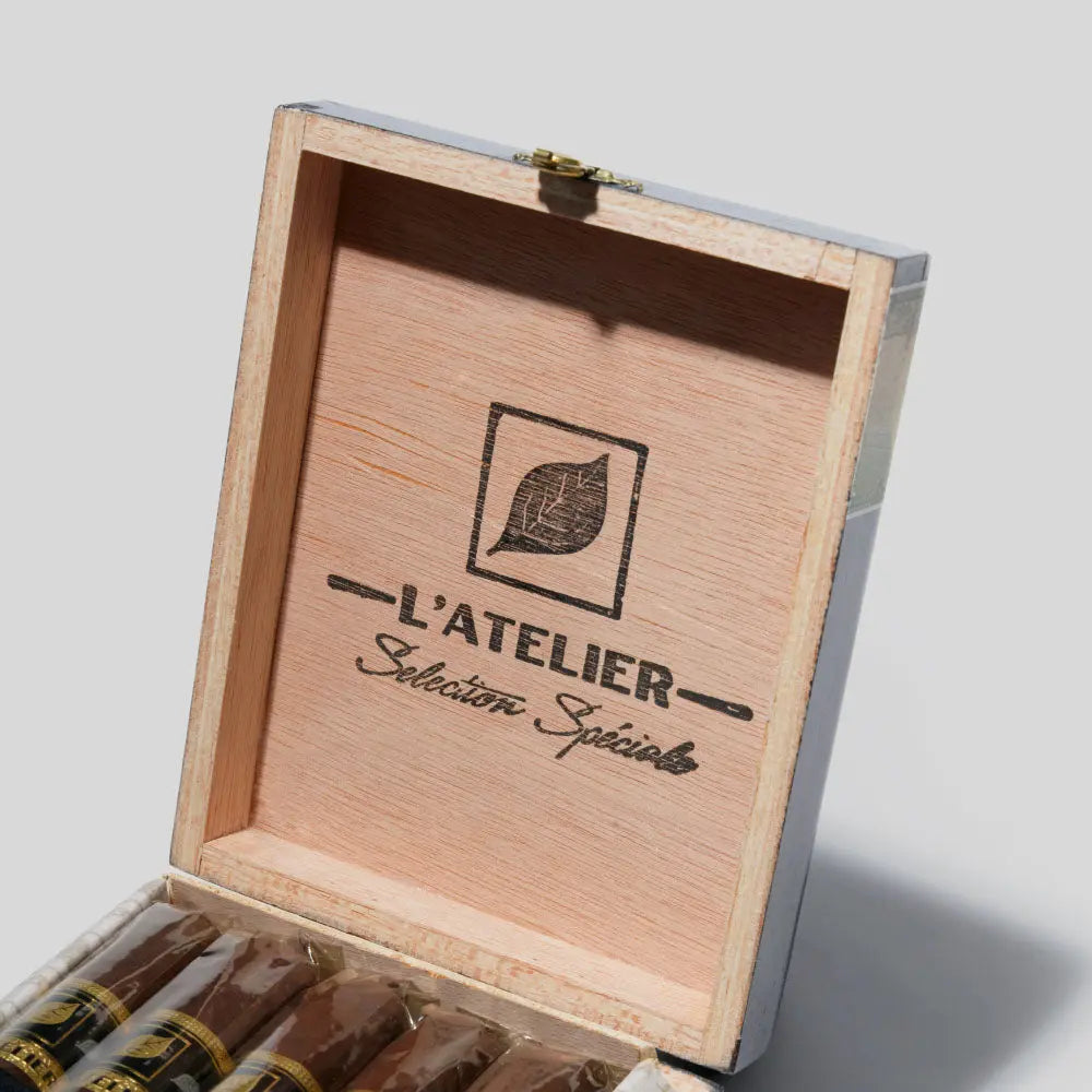 LAT52 Selection Speciale | Box 15 | L'Atelier cigar - HK Migratory cigars
