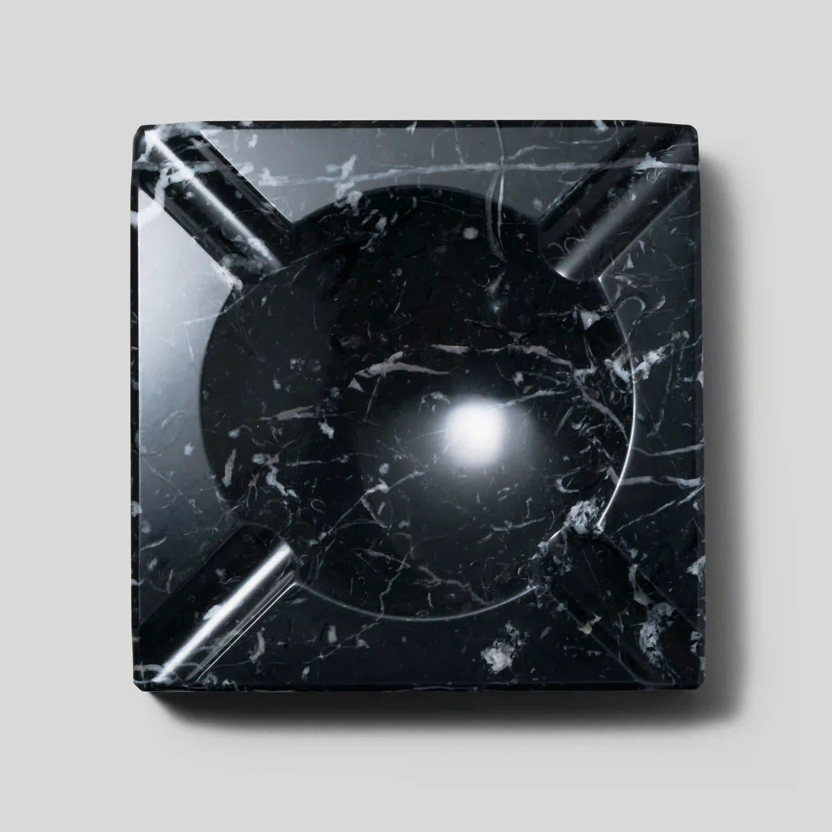 黑色玛奎纳大理石雪茄烟灰缸