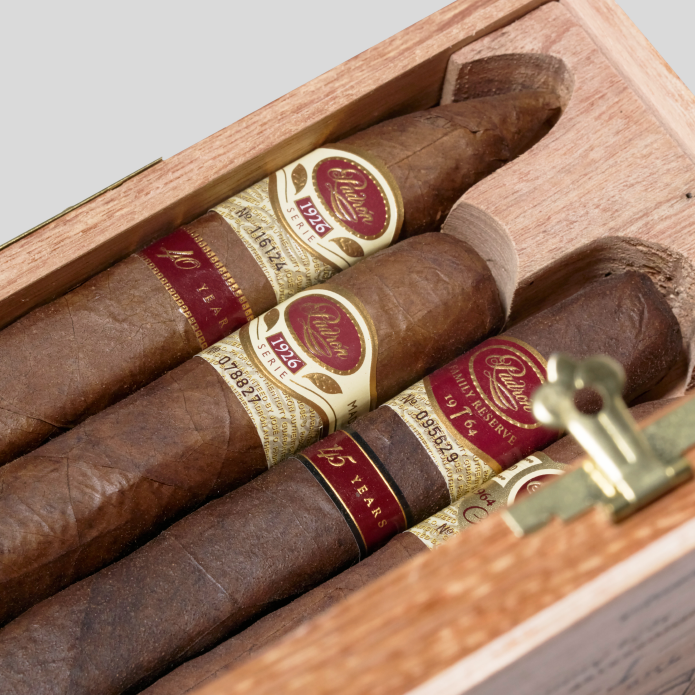 The No. 1  Cigar of the Year Sampler 4 pack | Box 4 | Padron cigar - HK Migratory cigars | 雪茄香港 | cigar hk
