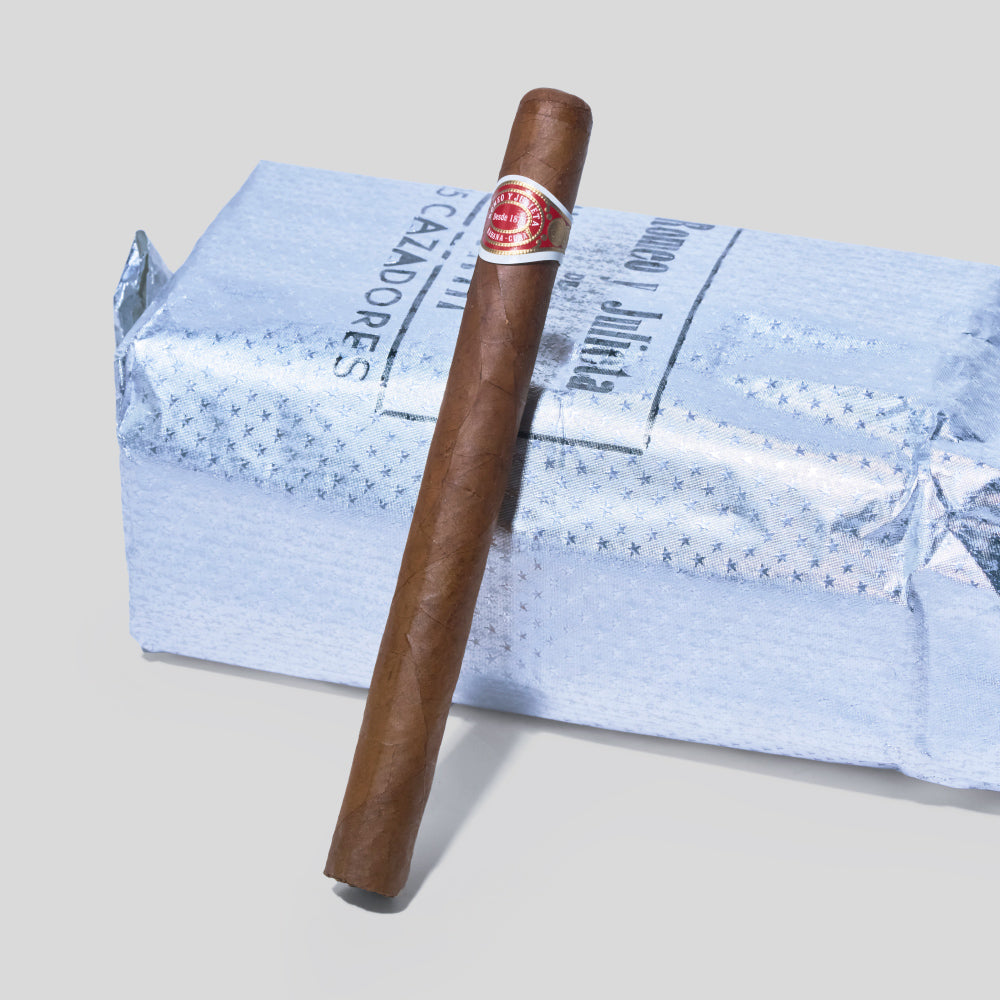 Cazadores | Box 25 | Romeo y Julieta cigar - HK Migratory cigars